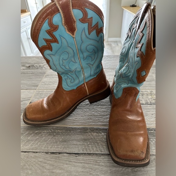 Arait Teal Boots. Size 9B. Worn only a couple of times.Still need breaking in. - Picture 2 of 5
